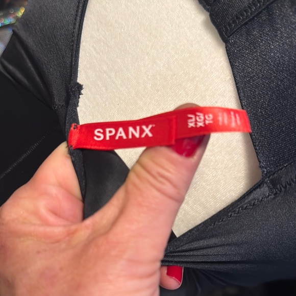 SPANX XL Strapless Mid-Thigh Bodysuit. - Picture 2 of 8